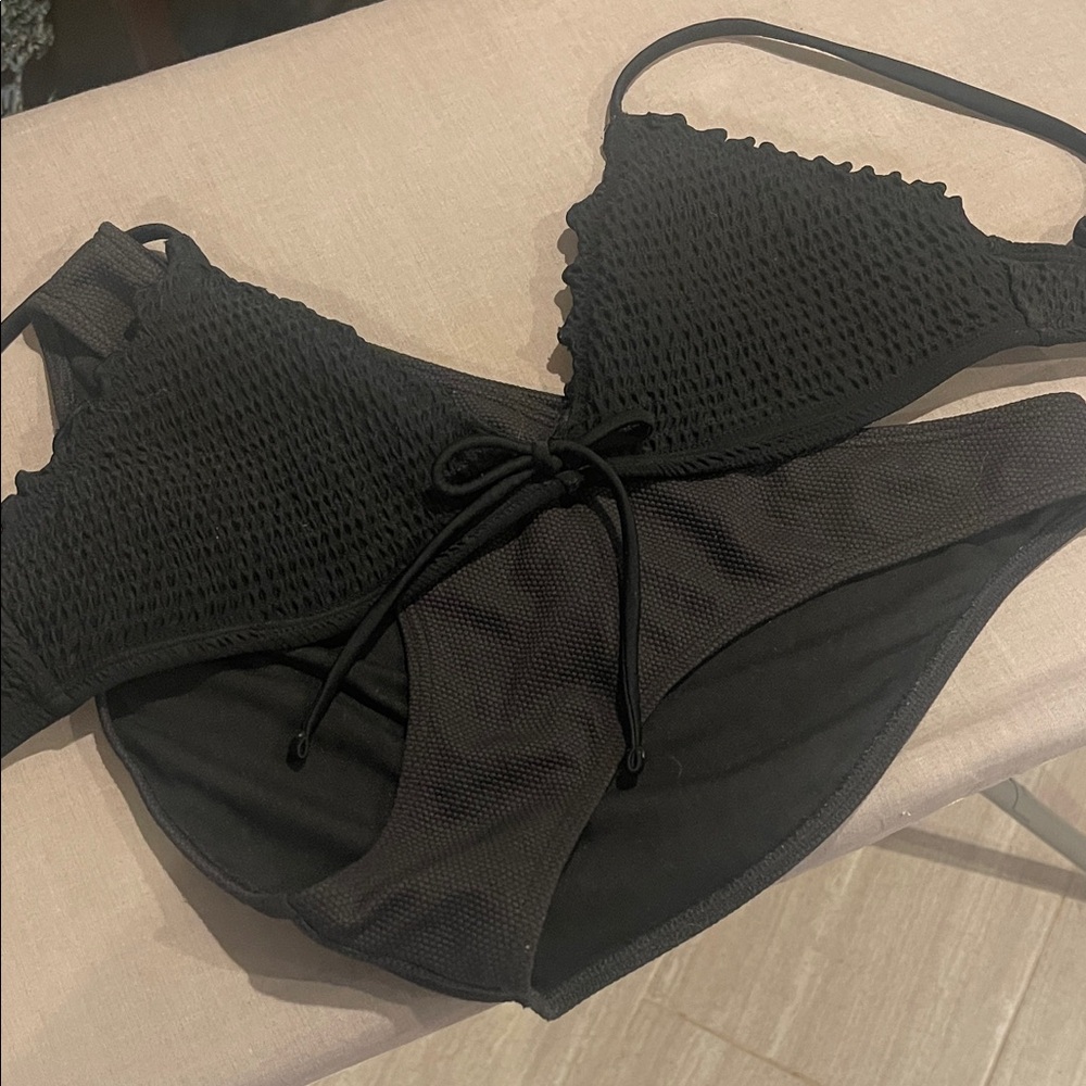 Hollister Black Ruffled Bikini Set